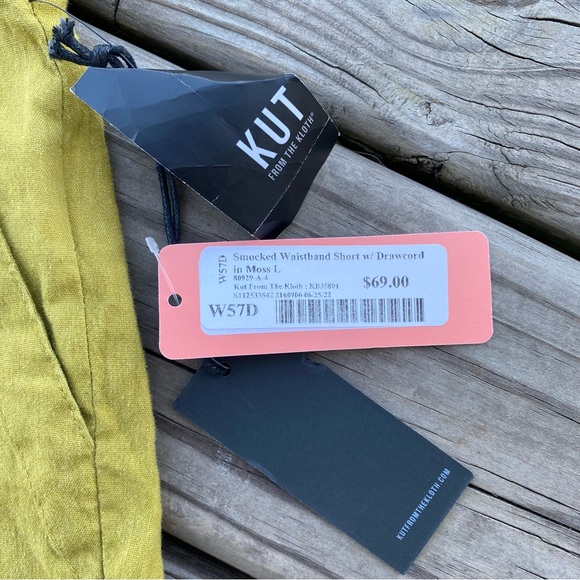 Kut from the Kloth Smocked Waistband Linen Blend Short - Picture 4 of 11